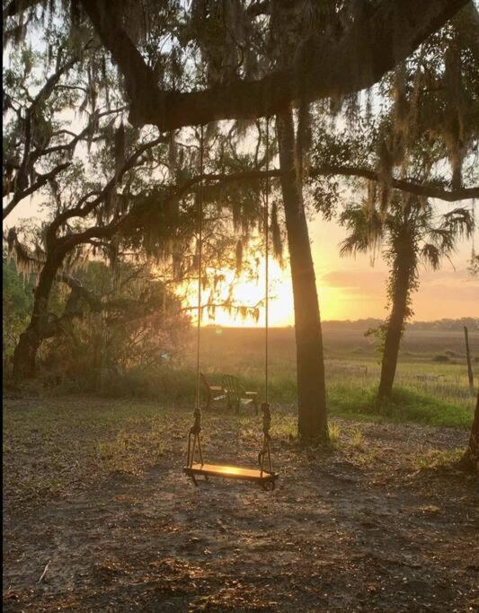 Secluded Tiny House By The Marsh With Hunting Island Beach Pass Frogmore Екстериор снимка