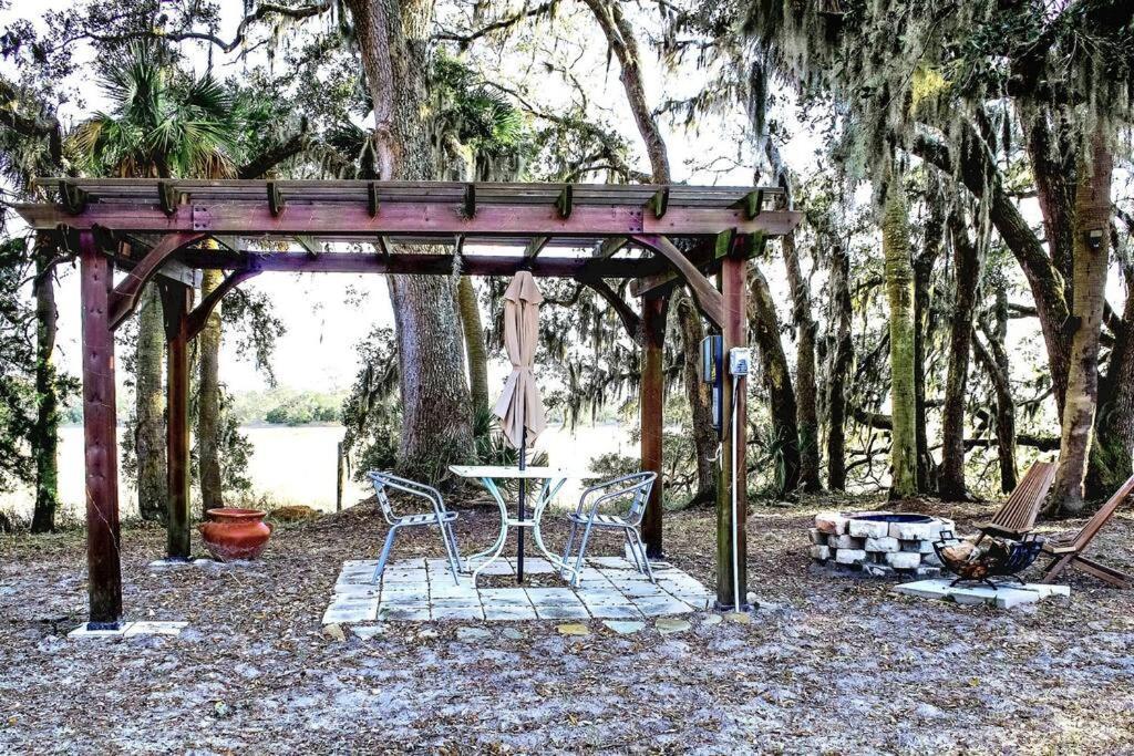 Secluded Tiny House By The Marsh With Hunting Island Beach Pass Frogmore Екстериор снимка